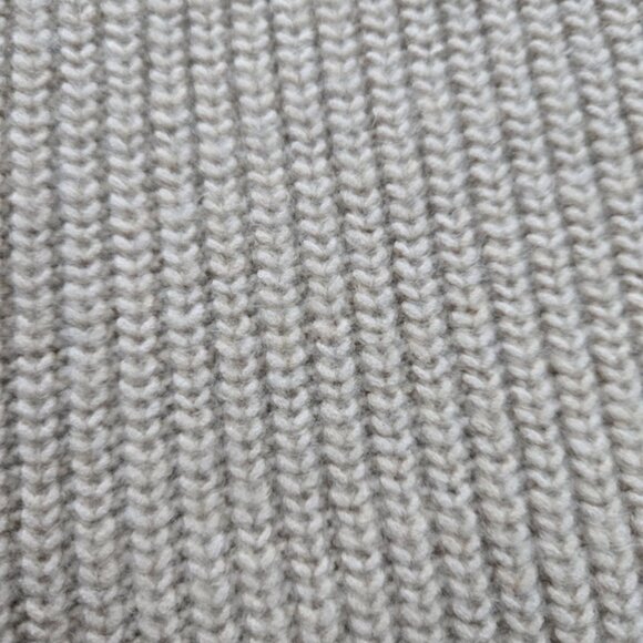 H&M sweater vest - Picture 2 of 3